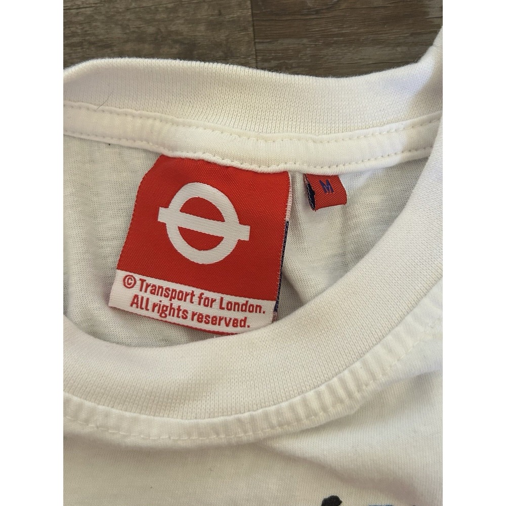 GWCC Men's White Mind the Gap London Graphic Logo Crew Neck Tee Shirt M - Picture 2 of 4